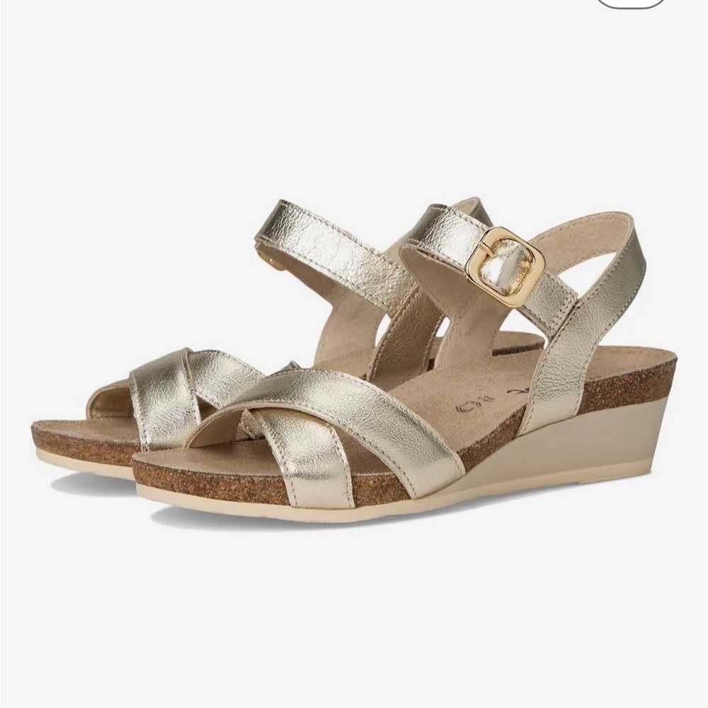 ❌SOLD❌NIB Naot Throne Gold Strappy Sandals